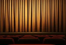 أفضل 10 مسرحيات مضحكة على الإطلاق